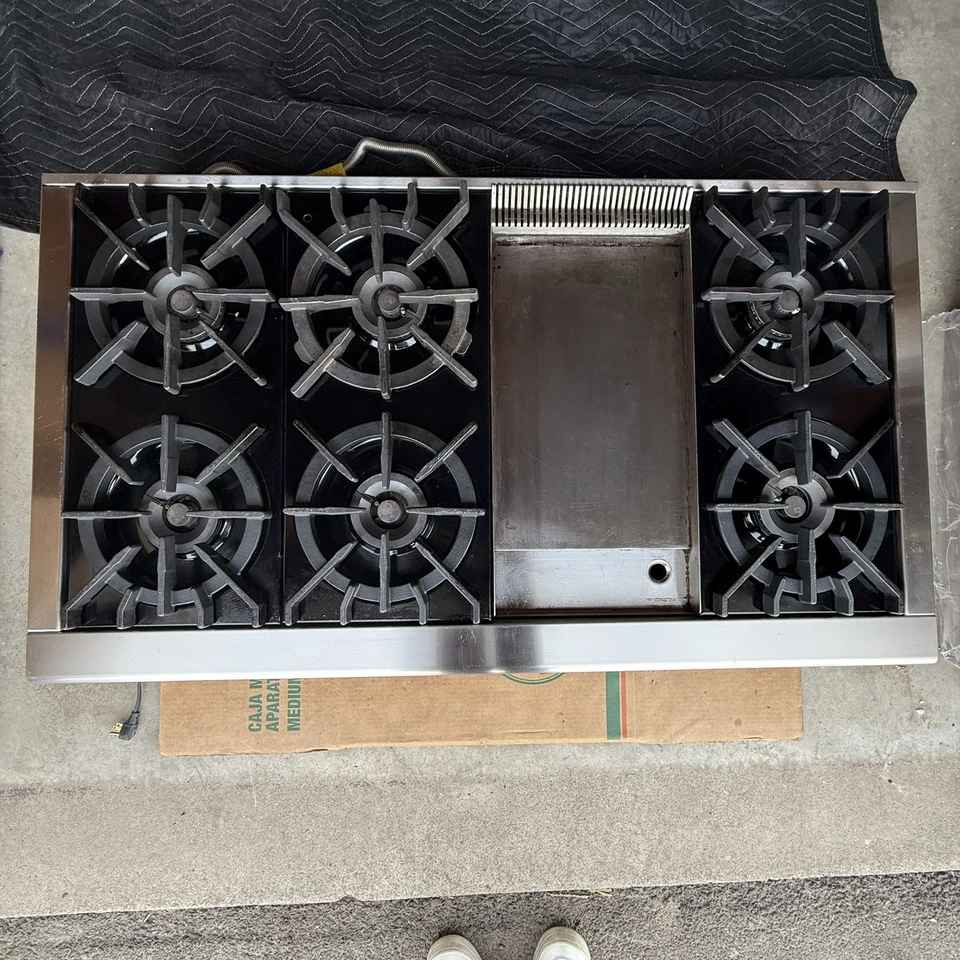 Wolf 48” Range Top - RT486G - 6 quemadores + plancha de acero inoxidable perillas rojas Foto 4 de 4