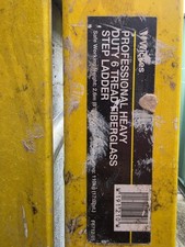 Wickes Professional Heavy Duty 6 Tread Fibreglass Ladder - 2.6m / 8.5ft"