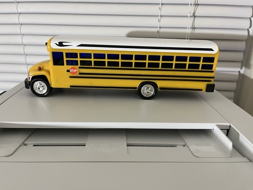 1/43 Scale Blue Bird School Bus - Picture 3 of 4