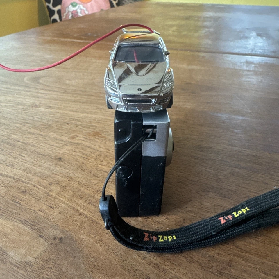 ZipZaps Micro Inalámbrico RC Coche Rojo Radio Shack Cromo Mazda Sin Probar Foto 2 de 4