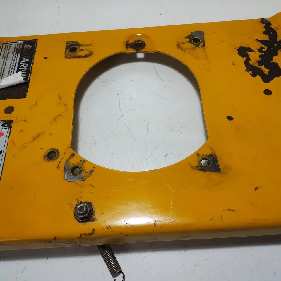 Placa de montaje del motor Hustler Raptor 52"" giro cero 551858 Foto 3 de 4