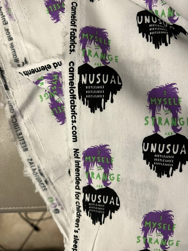 Tela Beetlejuice I Myself Am Strange and Unusual Lydia 172 x 46 Algodón Suave Foto 2 de 2