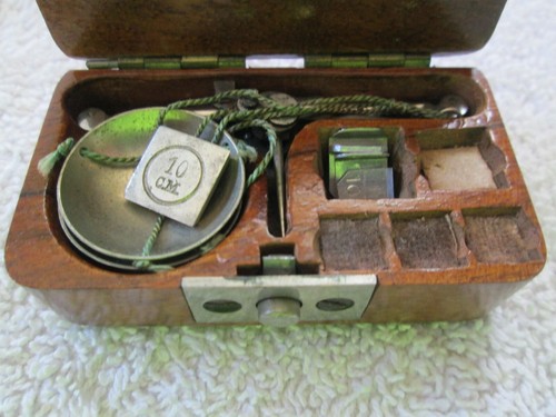 VERY Tiny Victorian Balance Scale Set in Orig Wood Box (2 1/2 x 1 1/2") -VGC - Picture 10 of 11