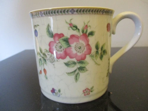 Vintage Wedgwood Fleur Blossom Berry White Bone China Large Coffee Tea Mug Cup