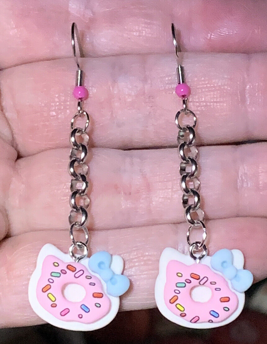 Hello Kitty Earrings - Holding Heart | Items By Mel, Inc.