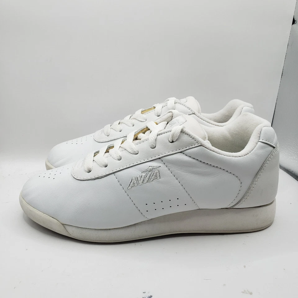 Size 7 Women’s Avia Triple White Walking Sneaker Tennis shoes - Image 3 of 4