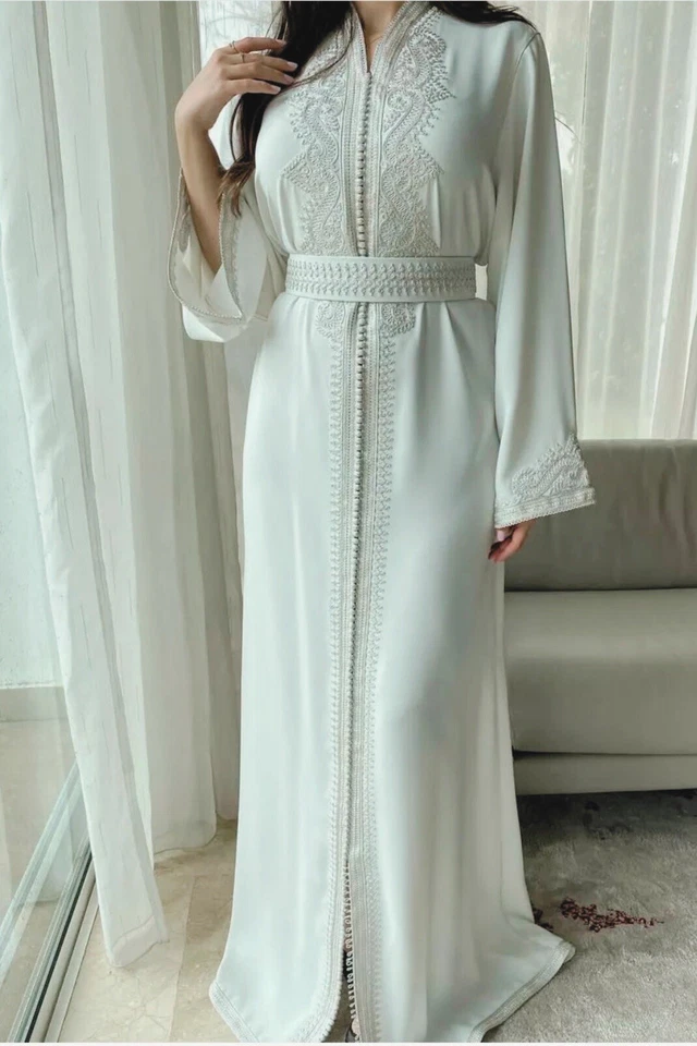 Vestido de novia marroquí blanco caftán, elegante caftán abaya, Nikkah, hecho a medida Foto 4 de 4