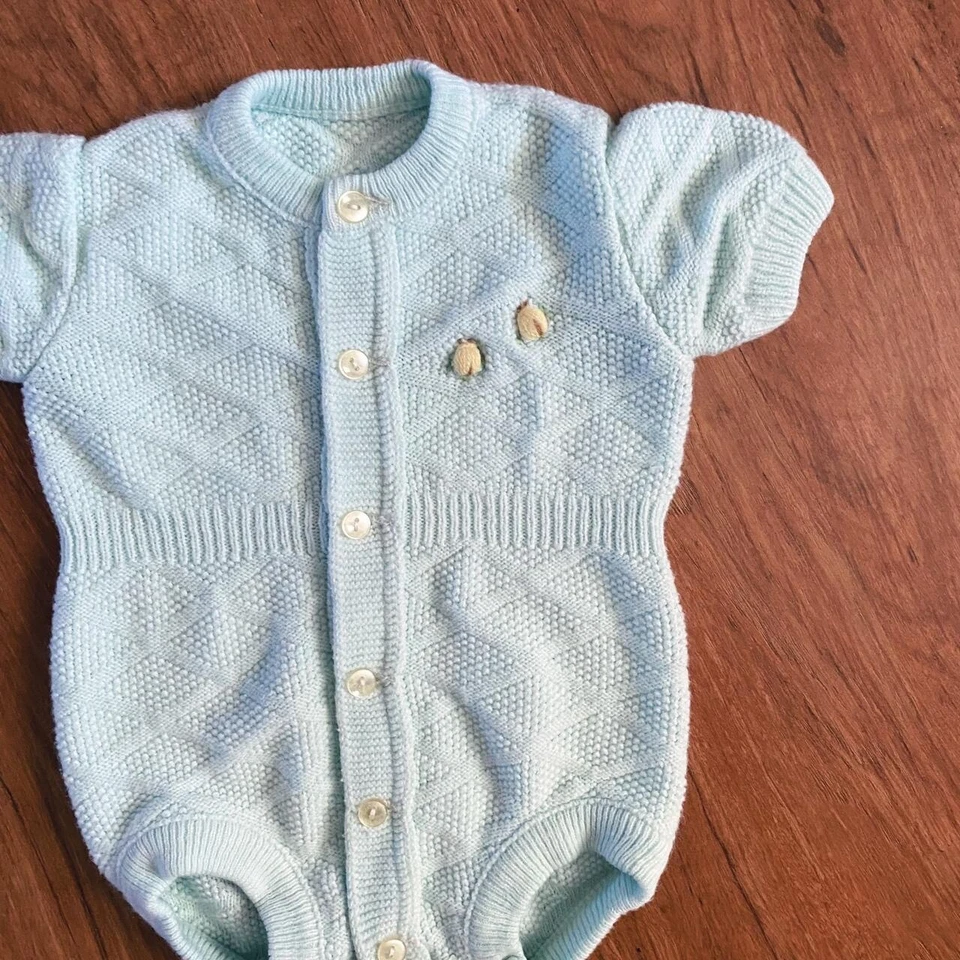 复古女宝宝 12-18 个月薄荷钩针编织女士虫子细节短连身裤 — 第 4/4 张图片