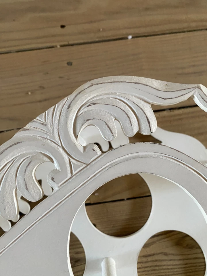 🍷 Estante de vino Pier 1 Shabby Chic de madera blanca - Tiene capacidad para 4 botellas 🍾 Bar vintage Foto 3 de 4