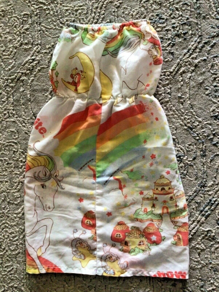 Vestido hecho a mano vintage 1983 Hallmark Cards Rainbow Brite para niño pequeño Foto 2 de 4