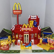 Vtg McDonalds 2003 Restaurant Drive Thru Playset Playmat Figures Furniture READ