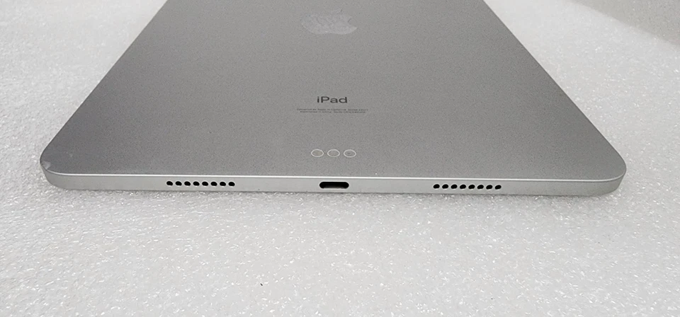 Apple iPad Pro 11" 3rd Gen - A2377 - 128GB- Silver - FOR PARTS/REPAIR - Image 3 of 4