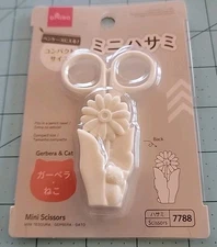 Daiso Brand: White Plastic Flower & Cat Shaped Mini Scissors, New, Free Shipping