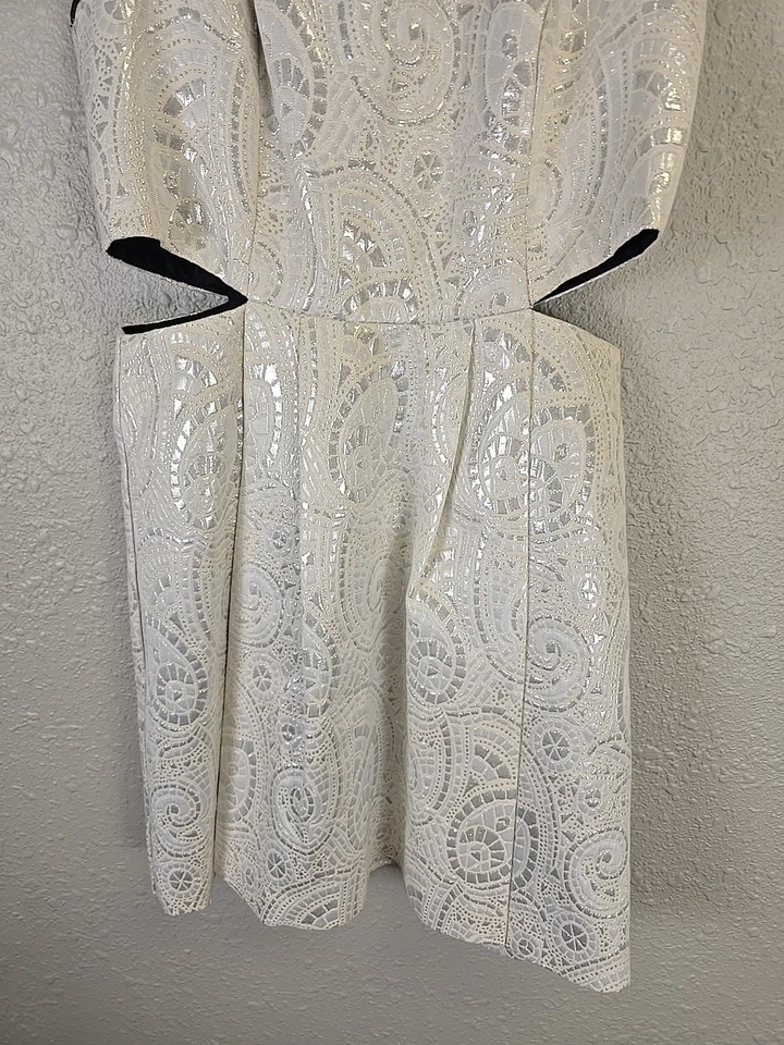 Mini vestido recortado para mujer BCBGeneration de Revolve Whisper blanco plateado talla 6 Foto 3 de 4