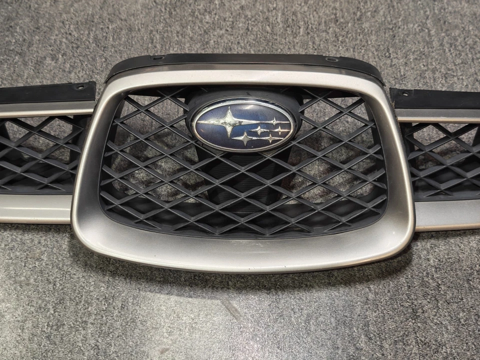 Juego de parrilla de parachoques delantero Subaru Impreza 2006-2007 plateado genuino Foto 2 de 4