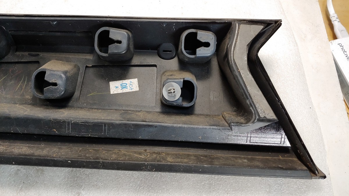 2023-2024 Nissan Ariya OEM RH-Front Door Lower Molding 80870-5MR5A