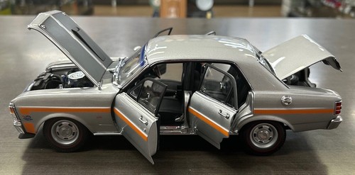 371275 FORD XW FALCON GT-HO PHASE II SILVER FOX 1:18 SCALE MODEL CAR - Foto 15 di 19