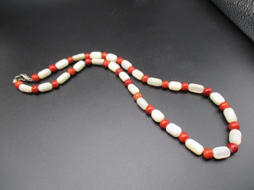 Vintage Older Hand Carved MOTHER OF PEARL Beads & APPLE SPONGE CORAL Necklace - Picture 3 of 10