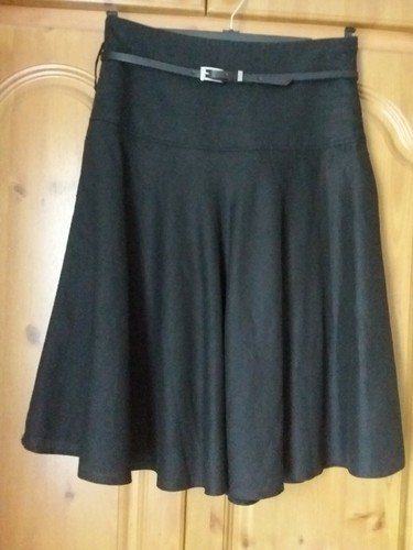 New unworn Wallis black lined skirt with skinny leather belt - Size 10 - Picture 7 of 7