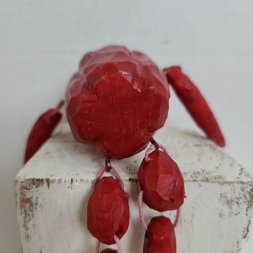 Estatuilla antropomórfica de pimiento rojo estante cuidador brazo colgante pierna resina vegetal - Imagen 7 de 13