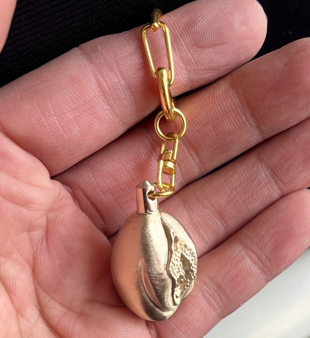 小物 the virgins charm strap Brass Vagina Pendant Life Fertility Origin Virgin Girl Charm