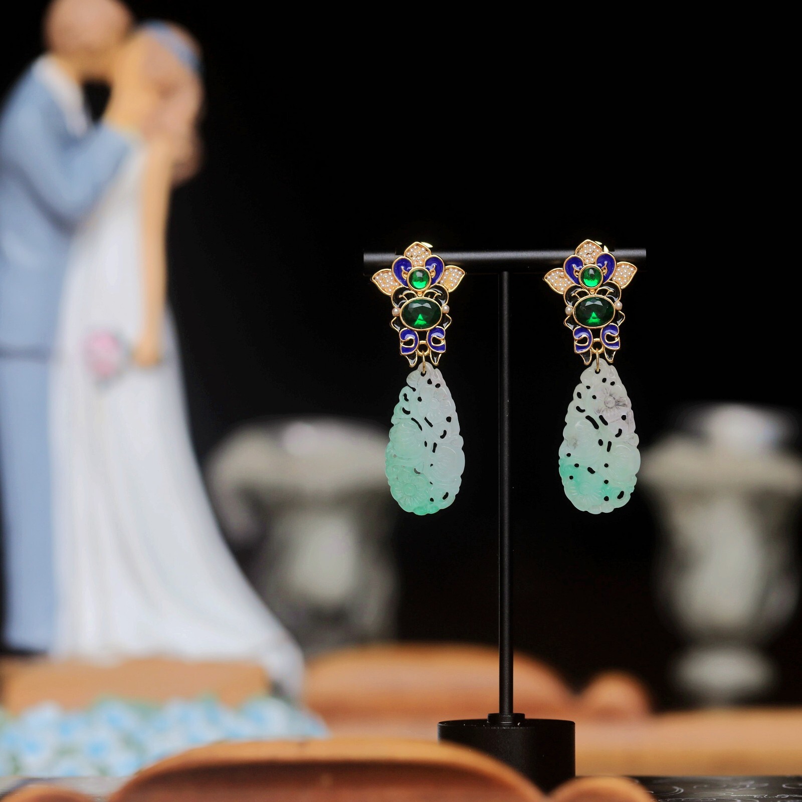 Boucles d'oreilles dormeuse en jade vert véritable, bijoux dorés goutte sculptée QD4