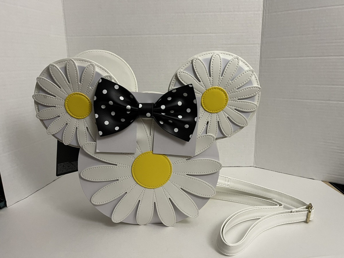 Loungefly Disney Minnie Mouse Daisies WomensDouble Strap Shoulder Bag Purse Loungefly Disney Minnie Mouse Daisies Ziparound Wallet  main image 3