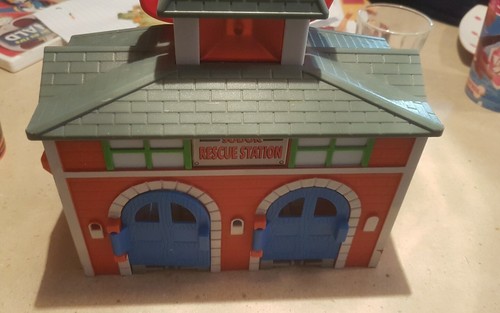 Thomas the Train 31 pieces Sodor Covered Bridge and rails - Photo 8 sur 11