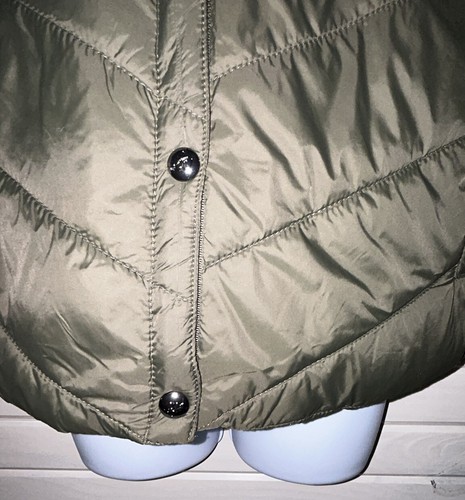 Gilet imbottito Sam Edelman taglia GRANDE raso verde oliva trapuntato a scatto sul davanti nuovo con etichette - Foto 6 di 13