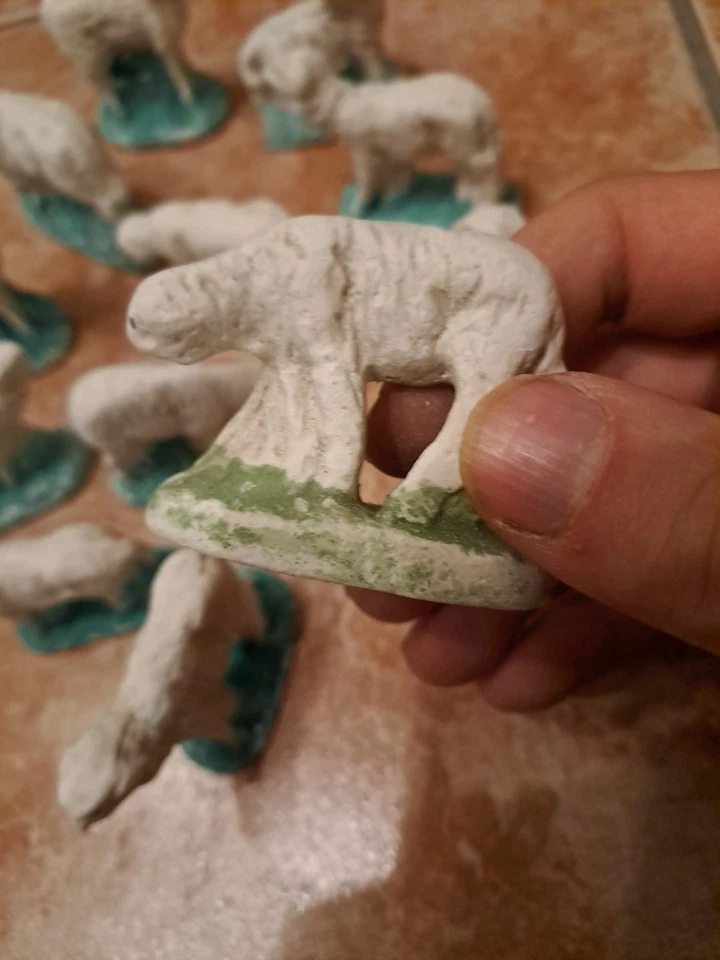 Set Di 12 Pecore Altezza Dai 5-7 Cm In Gesso Per Presepe Vintage  - Immagine 4 di 4