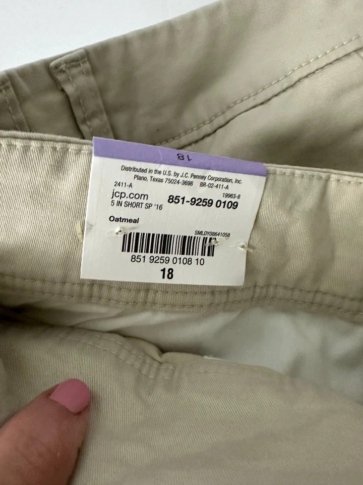 LIZ CLAIBORNE beige khaki CHINO shorts 18 NEW NWT - Image 4 of 4