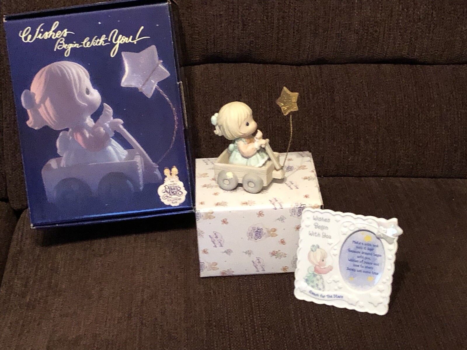 Precious Moments Figurine & Frame Wish You A World Of Peace 1999 Reach For Stars