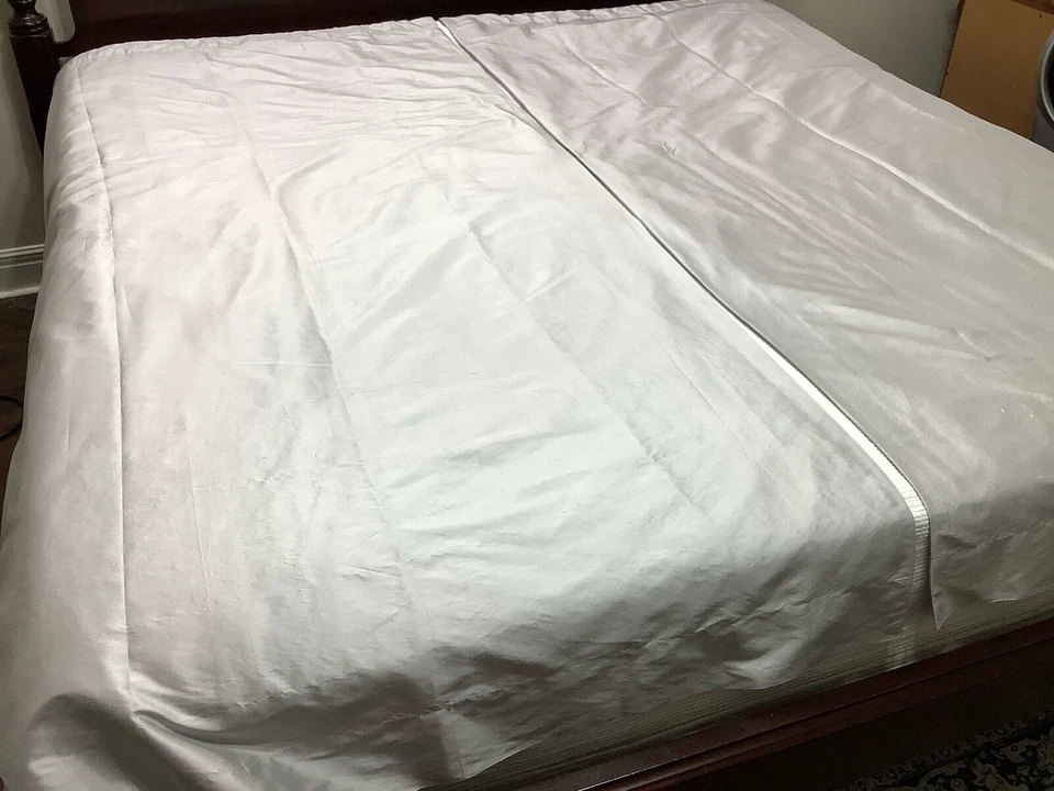 Panel de cortina Pottery Barn Kids Monique Lhuillier 2 gris seda apagón 44 x 84 Foto 3 de 4