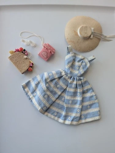 VINTAGE BARBIE SUBURBAN SHOPPER #969 with accessories-phone, bag, hat, shoes