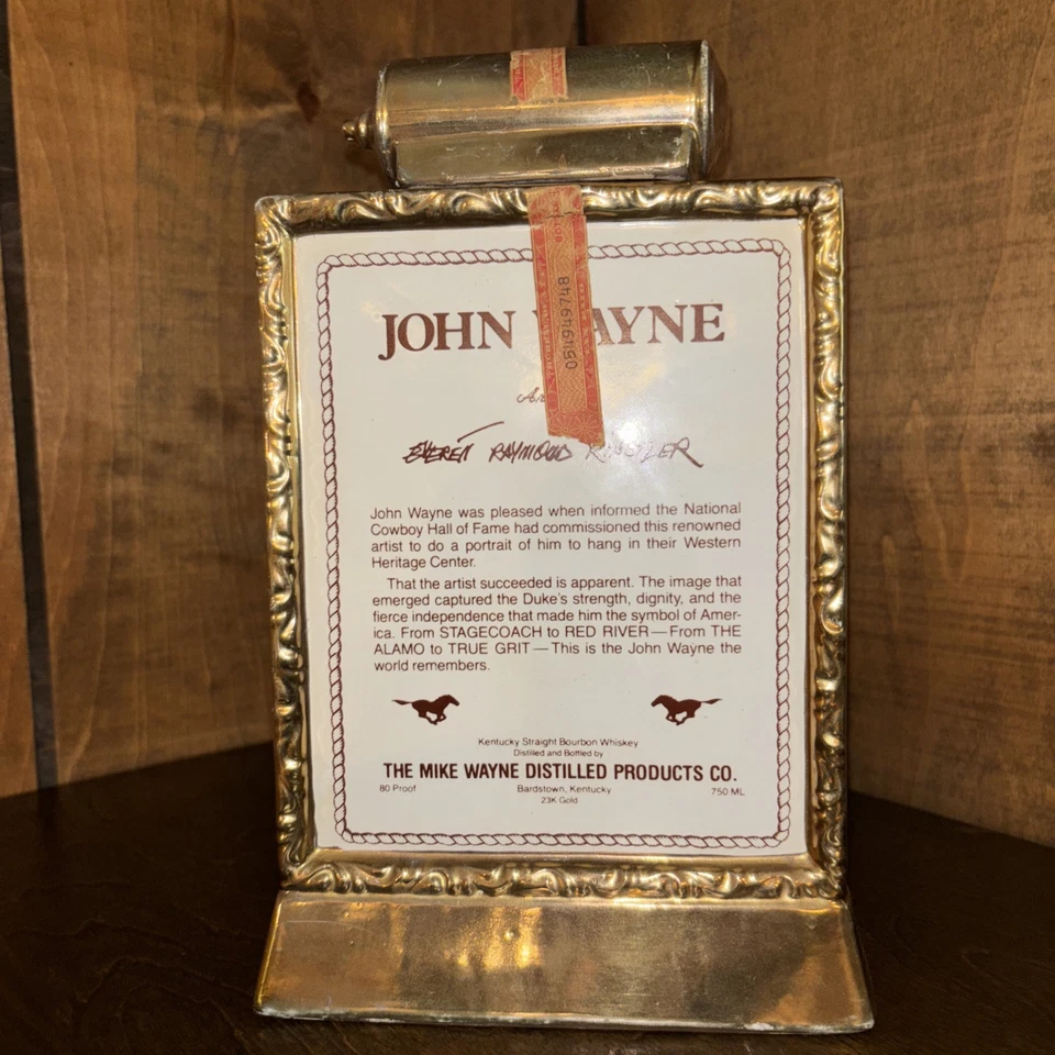 John Wayne 1979 oro 23 quilates - Mike Wayne destillado Prod. - Botella jarra de whisky Foto 2 de 2