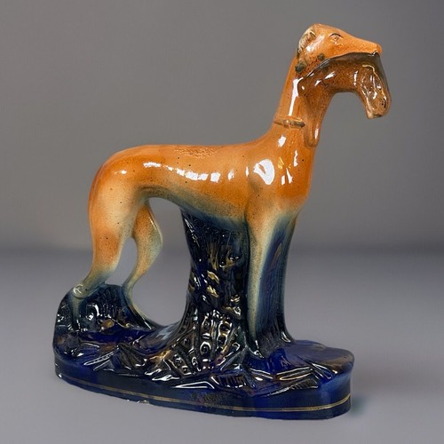 Antique Staffordshire Hunting Greyhound Dog Mantle Figurine, Holding Rabbit - Foto 1 di 11