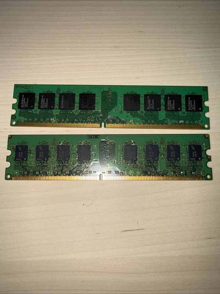 Barrette Mémoire Crucial Et Elpida 2GB 2Rx8 PC2-5300U-555 2x2go - Photo 2/2