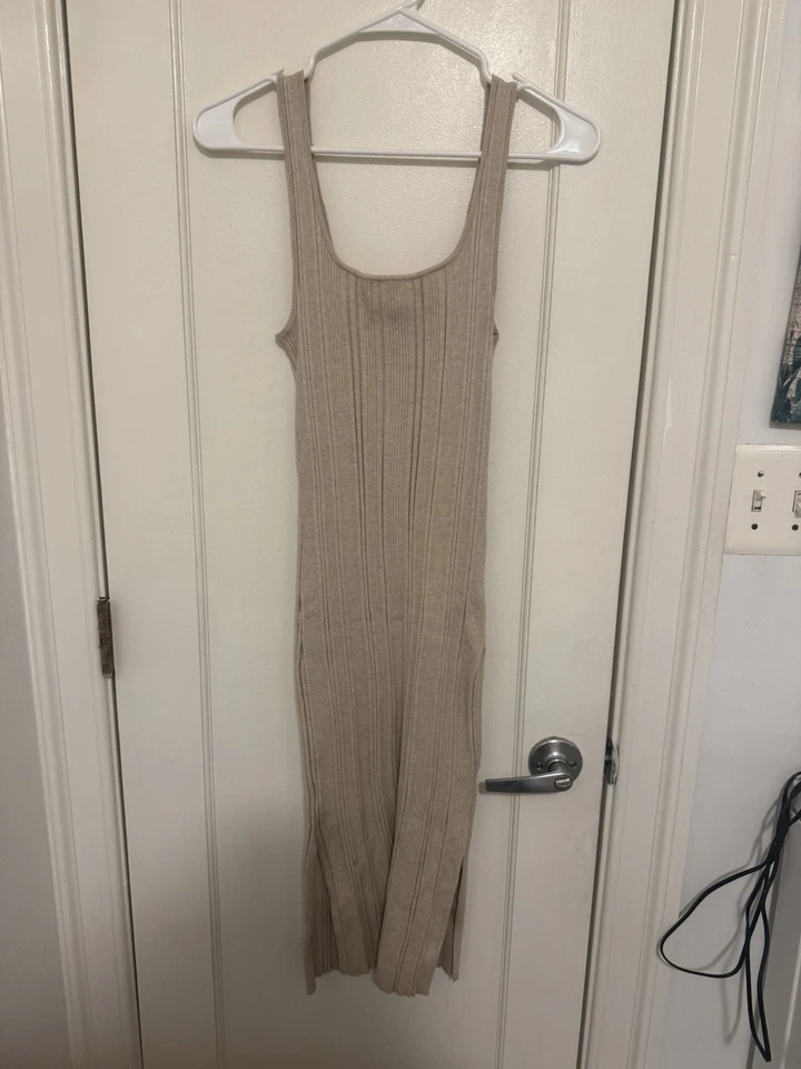 Vestido midi Olive + Oak sem mangas malha creme Bodycon com nervuras tamanho P - Imagem 3 de 4