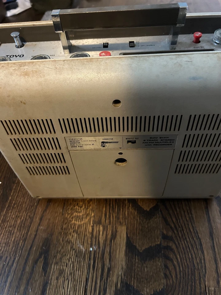 Grabadora y reproductor estéreo portátil toyo 8 pistas modelo CHR 404 Foto 3 de 4