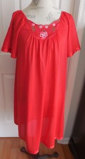 LIPSTICK RED W/GREEN WHITE EMBROIDERY KELLY REED WOMEN'S NYLON NIGHTGOWN MED