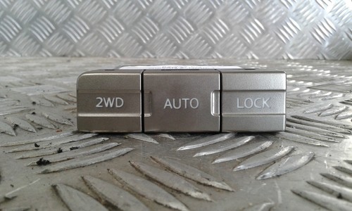 Commande bouton 2WD / LOCK - NISSAN X-Trail I (1) Phase 1 - 第 1/3 張圖片