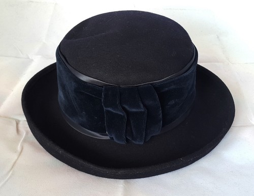 VINTAGE AUTHENTIC BLACK WOMEN'S WOOL BUCKET FEDORA HAT-US7 1/8;EU 57 - Picture 3 of 5