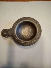 Winggold Four Egg Separator  4" X 3.5" Winona Minnesota