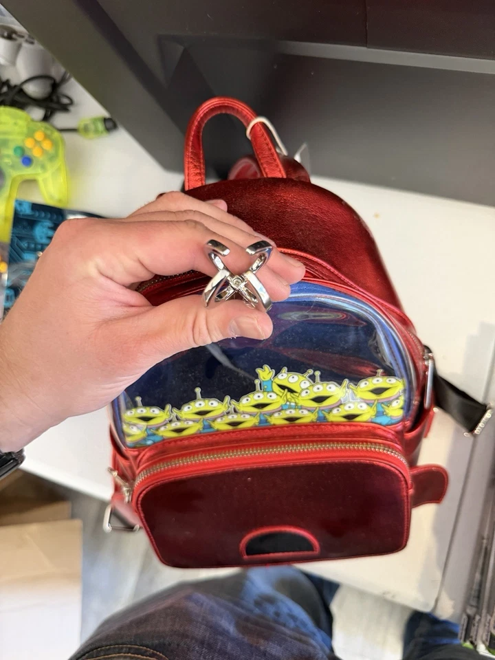 Mini mochila Loungefly Disney Pixar Toy Story Alien Claw Foto 2 de 4
