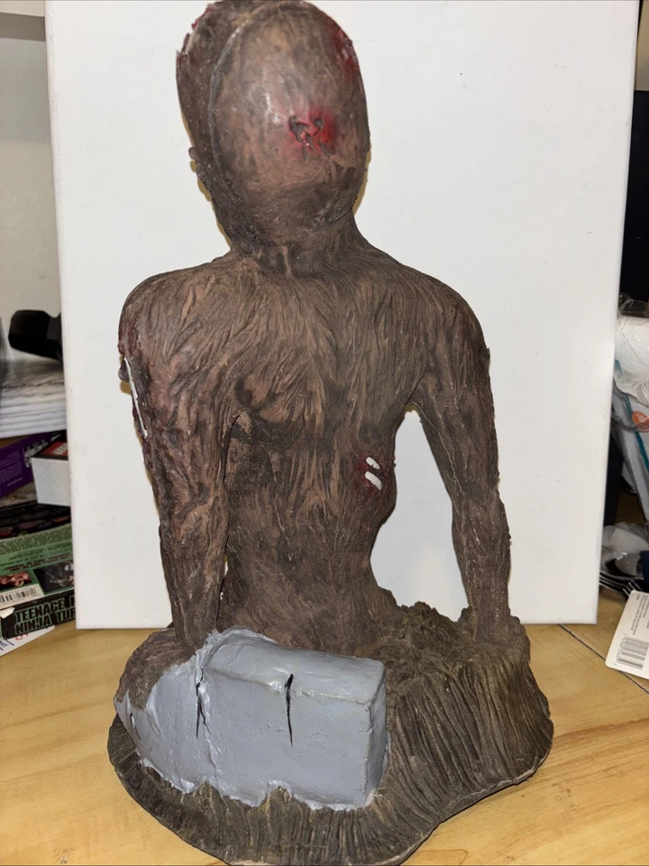 15" zombie gravestone Halloween Gore display Decoration Realistic Ground Breaker - Image 2 of 4