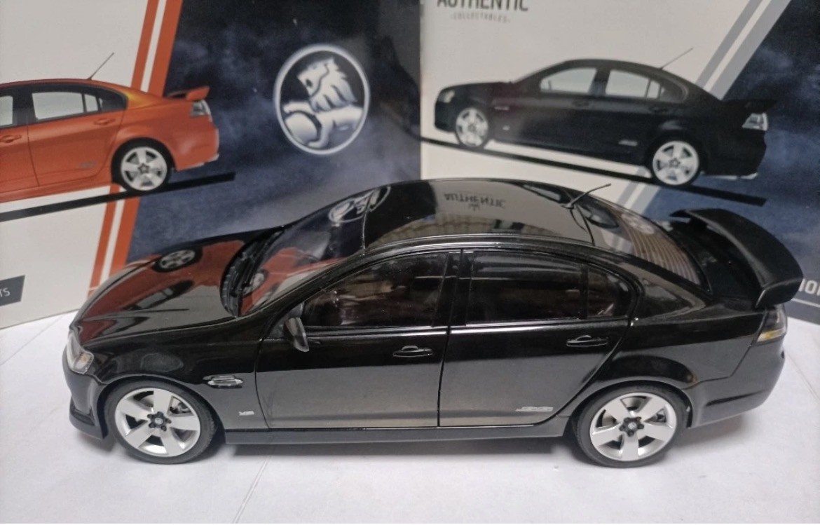 1:18 AUTHENTIC HOLDEN VE PONTIAC G8 LIKE COMMODORE SS V BLACK OPEN
