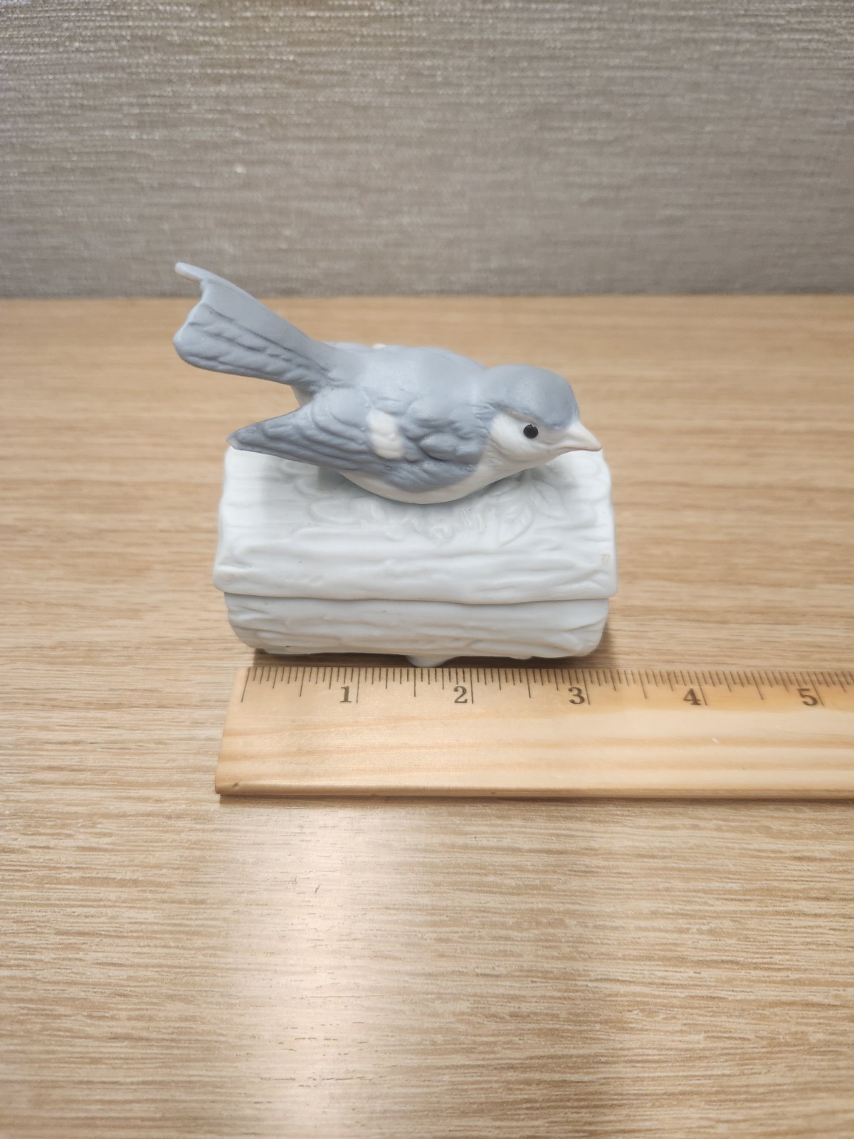 VTG Crowning Touch Collections Porcelain Bird on Branch Log Trinket Box 3"x3.25"