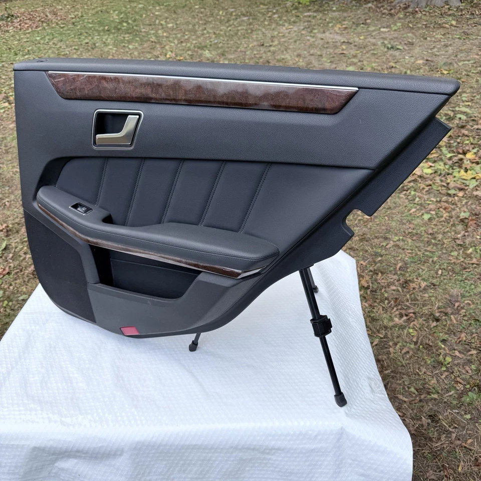 10-16 MERCEDES-BENZ E350 W212 NEGRO TRASERO DERECHO PASAJERO PUERTA LATERAL PANEL MOLDURA Foto 3 de 4