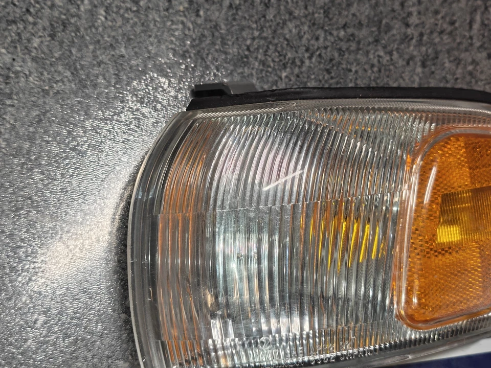 Lámpara de luz de esquina lateral del conductor Subaru Impreza 1993-2001 genuina 2,5 RS GC8 Foto 3 de 4