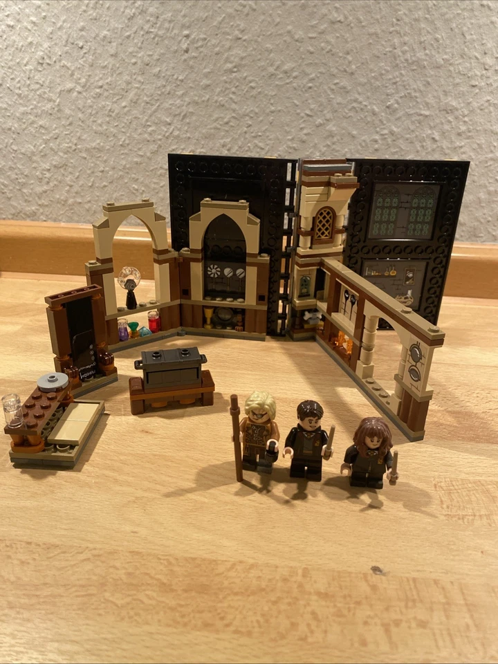 LEGO Harry Potter 76397 Hogwarts Moment: Defence Against the Dark Arts Class, Foto 1 von 5